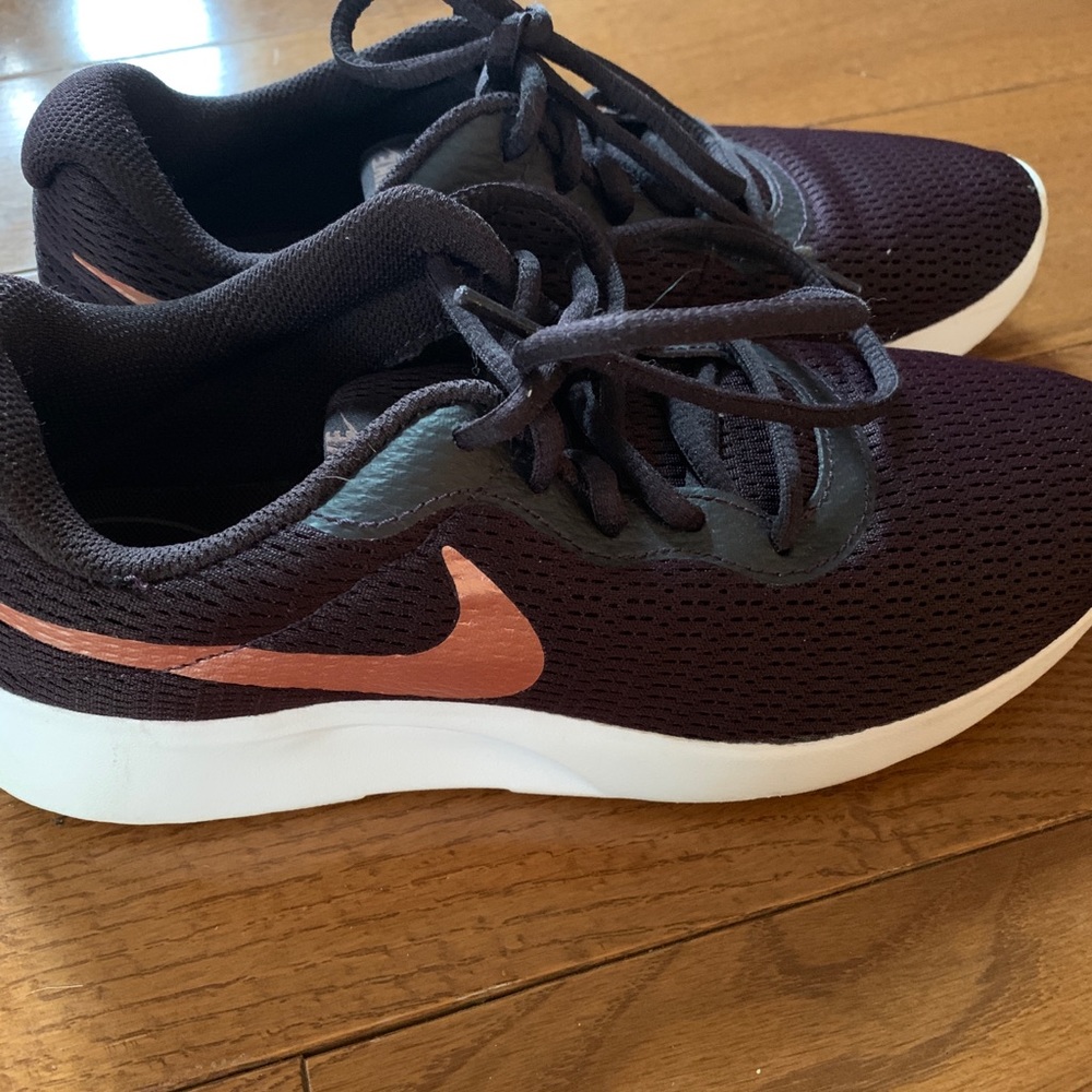 Woman’s sneakers